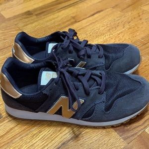 Navy/Rose Gold NB 520Tennis Shoes. Size 8